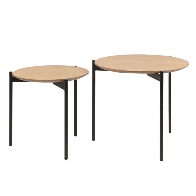 Conjunto de duas mesas de apoio redondas em madeira clara e metal preto