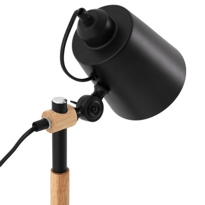 Abajur de secretária com madeira clara e metal preto fosco