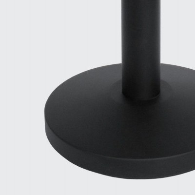 Poste de proteção preto com base circular pesada