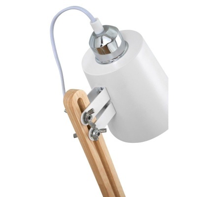 Abajur com cúpula branca e suporte em madeira com parafusos prateados