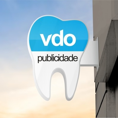 Letreiro em forma de dente com texto vdo publicidade