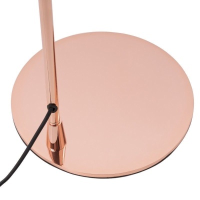 Base redonda de luminária cobre metálico com cabo elétrico preto