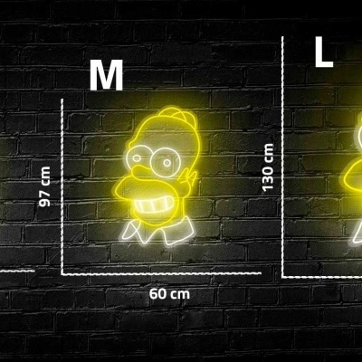Três luzes de néon amarelo com a cabeça de Homer Simpson em três tamanhos, montadas numa parede preta de tijolos.