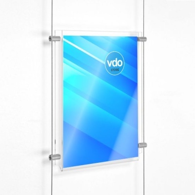 Suporte acrílico transparente para cartaz azul com texto 'vdo STORE'