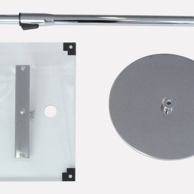 Componentes metálicos para suporte compostos por haste, base circular e placa retangular