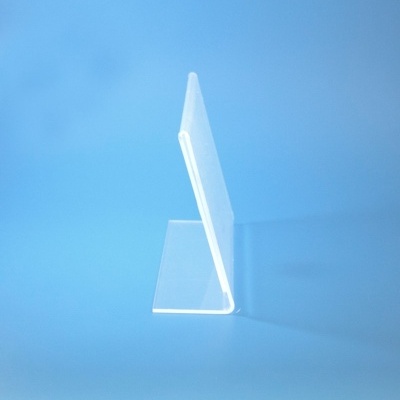 Suporte acrílico transparente em fundo azul