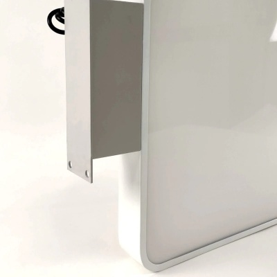 Painel luminoso retangular branco com suporte metálico cinza