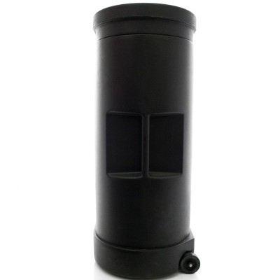 Cilindro preto com aberturas retangulares e roda pequena na base