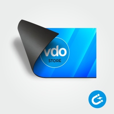 Etiqueta autocolante azul com texto vdo STORE e parte preta enrolada