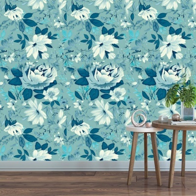 Papel de parede floral azul com mesas e decoração interior