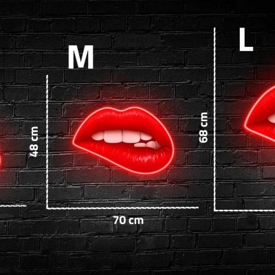 Letreiros neon de lábios vermelhos em três tamanhos contra parede preta
