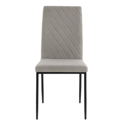 Cadeira cinzenta com estrutura preta e padrão diagonal no encosto