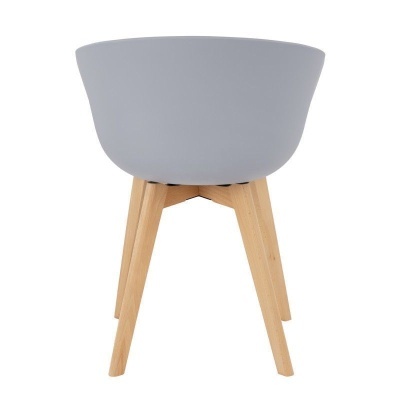 Cadeira cinzenta com pernas de madeira clara
