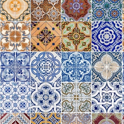 Azulejos decorativos com padrões geométricos e florais variados em cores azul, branco, castanho e verde.