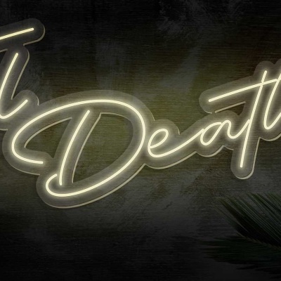 Placa de néon com texto 