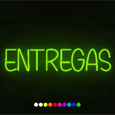 Letreiro de néon verde com a palavra ENTREGAS em fundo escuro