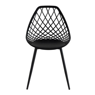 Cadeira preta com encosto de malha cruzada e assento acolchoado