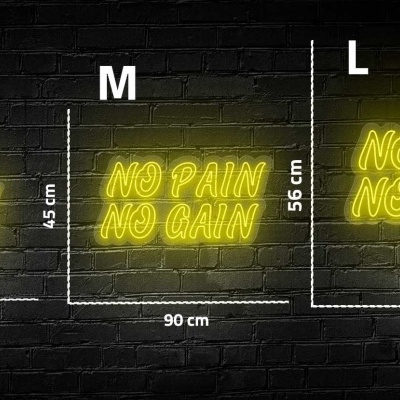 Letreiros de néon amarelo com a frase 'NO PAIN NO GAIN' em três tamanhos numa parede preta
