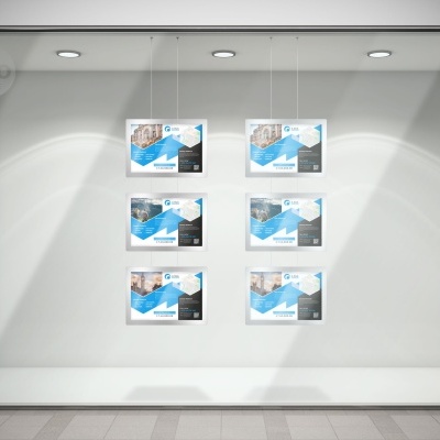 Produto VIGO AMOR em caixa azul e branca numa vitrina iluminada