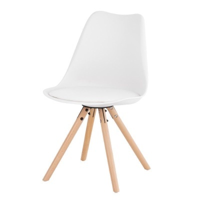 Cadeira branca com pernas de madeira