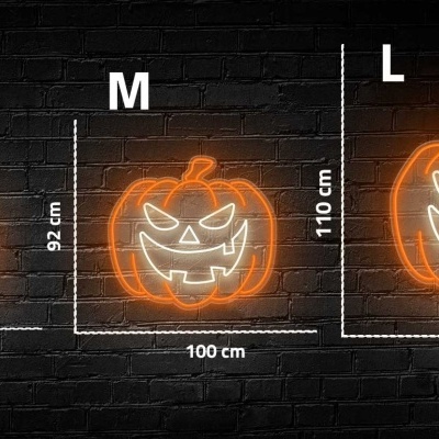 Abóboras de Halloween iluminadas de néon com tamanhos S, M e L contra parede preta