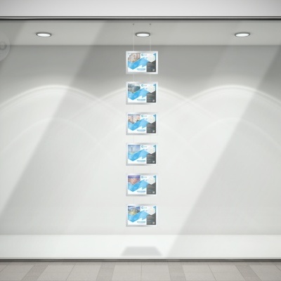 Dispositivos eletrónicos retangulares pendurados em vitrina iluminada