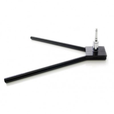 Suporte triangular preto com extremidade metálica