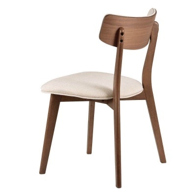 Cadeira de madeira escura com assento estofado bege