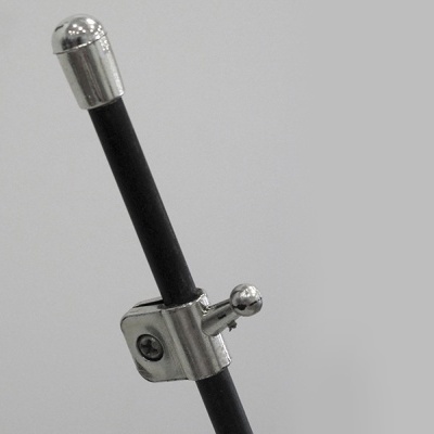 Varão de cortina metálico preto com ponta e suporte cromados