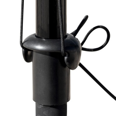 Componente preto com cordel e cabos em fundo branco