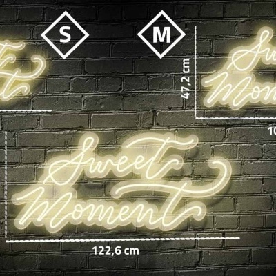 Três letreiros de neon brancos com texto 