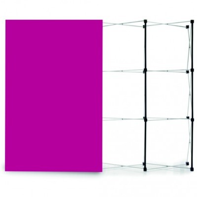 Expositor metálico com tecido magenta esticado