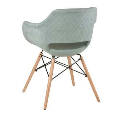 Cadeira malva com padrão matelassê e pés em madeira