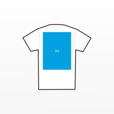 Camiseta branca com retângulo azul A3 nas costas