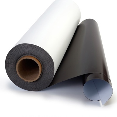 Rolo de película magnética preta e branca