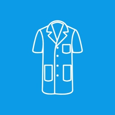 Ícone branco de vestido ou casaco com botões e bolsos em fundo azul