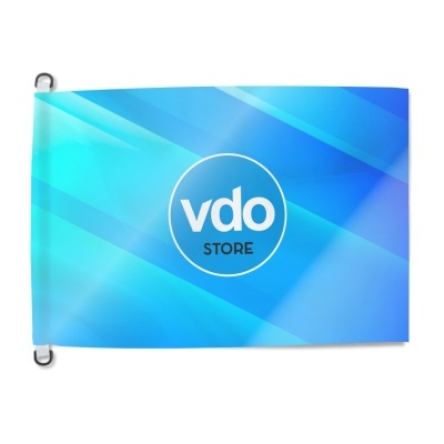 Toalha azul com texto 'vdo STORE' e ganchos metálicos