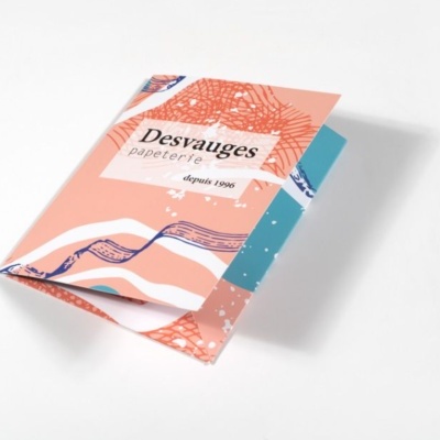 Embalagem colorida da marca Desvauges com padrões abstratos e texto em francês