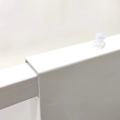 Barreira de cama branca em plástico com parafuso de aperto