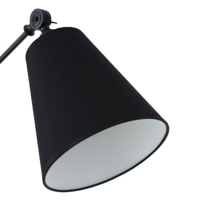 Candeeiro de mesa com abajur preto e estrutura metálica