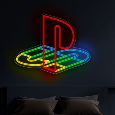 Neon multicolorido da PlayStation na parede acima de uma cama com almofadas cinzentas