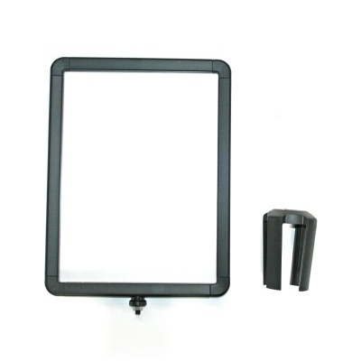 Estrutura retangular preta em plástico com peça adicional preta ao lado