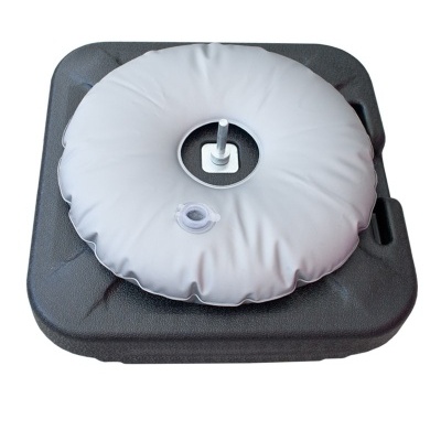 Base quadrada preta com almofada inflável cinzenta no centro