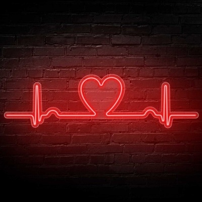 Neon vermelho em linha de pulso cardíaco com coração no centro numa parede de tijolos
