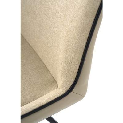 Canto de cadeira com tecido beige e couro sintético com costura preta.