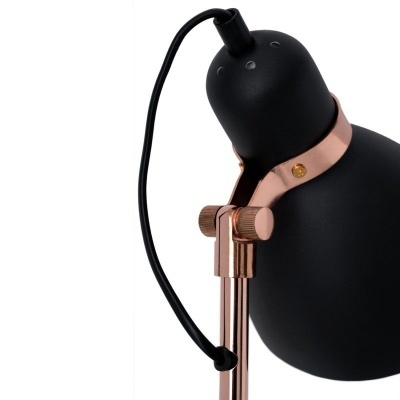 candeeiro de secretária preto e dourado rosé com cabo preto e fundo branco