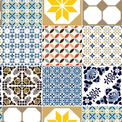 Azulejos decorativos com padrões geométricos e florais coloridos