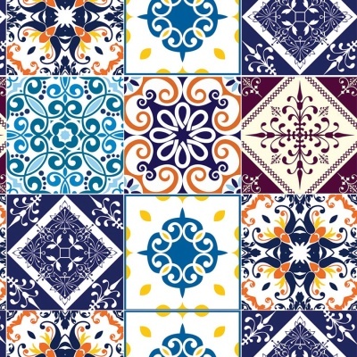 Azulejos decorativos coloridos com padrões geométricos e florais