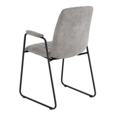 Cadeira estofada cinza com estrutura metálica preta
