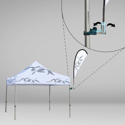 Tenda dobrável branca com estampado cinza de folhas e estrutura metálica prateada